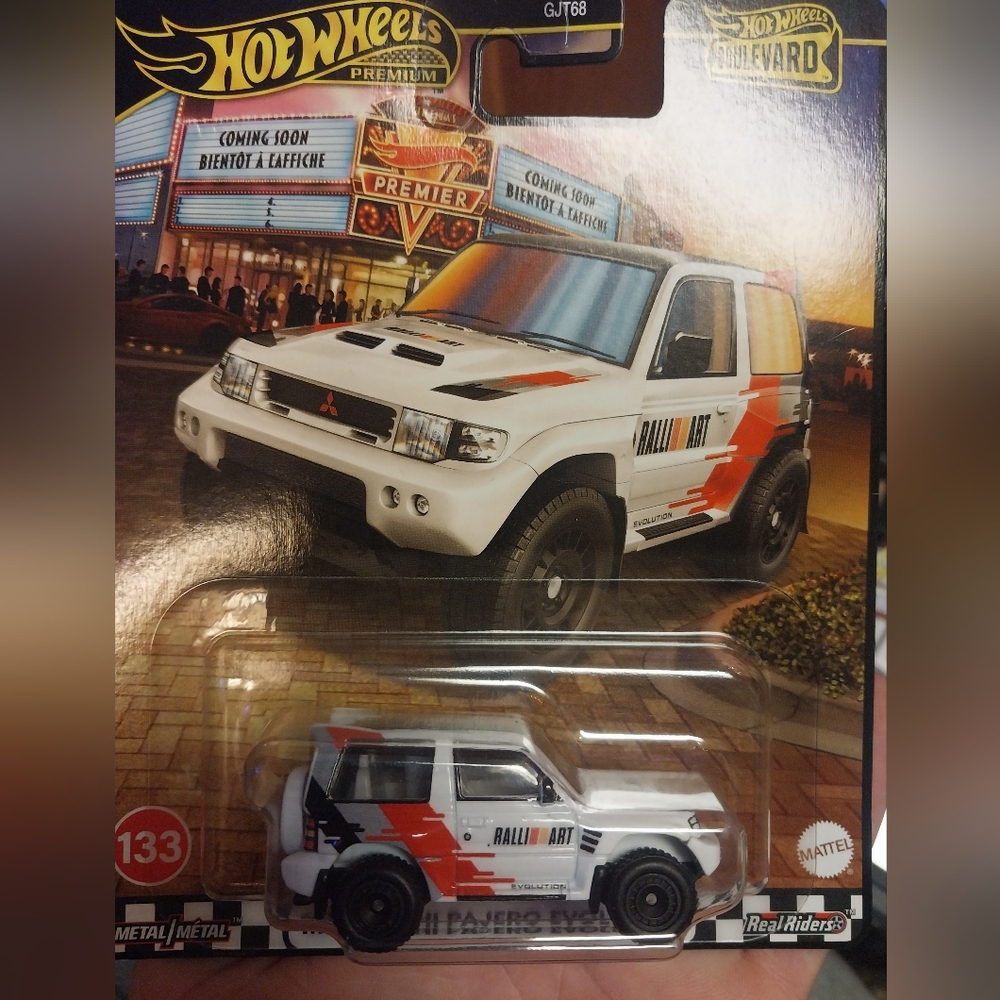 Hot Wheels Premium Mitsubishi Pajero